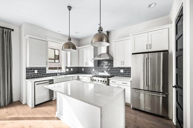 Building Photo - Stunning 3BE/3.5BA brownstone in the heart of historic Germantown!