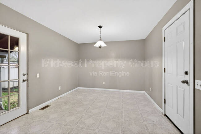 Building Photo - 1165 Lees Ln