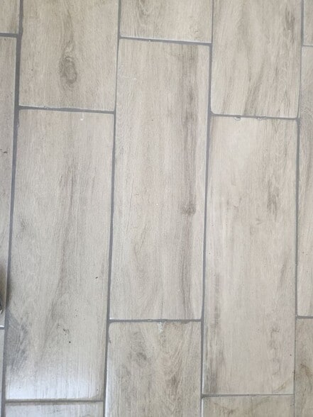 Building Photo - 6 Robinson Ct