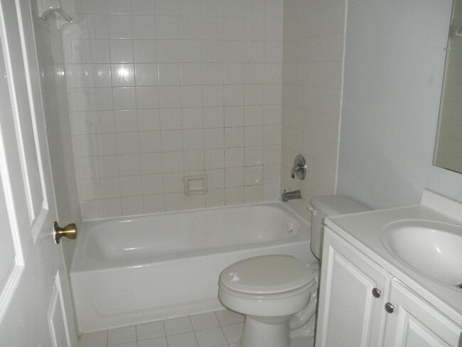 Building Photo - Summit Lake