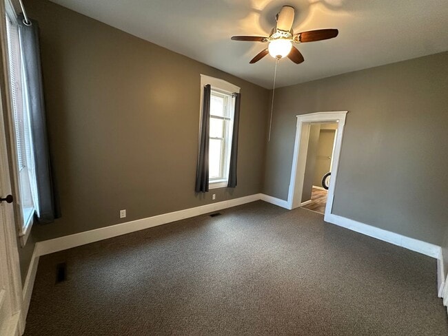 Building Photo - 309 S 8th St