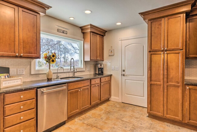 Building Photo - 500 Blossom Bend