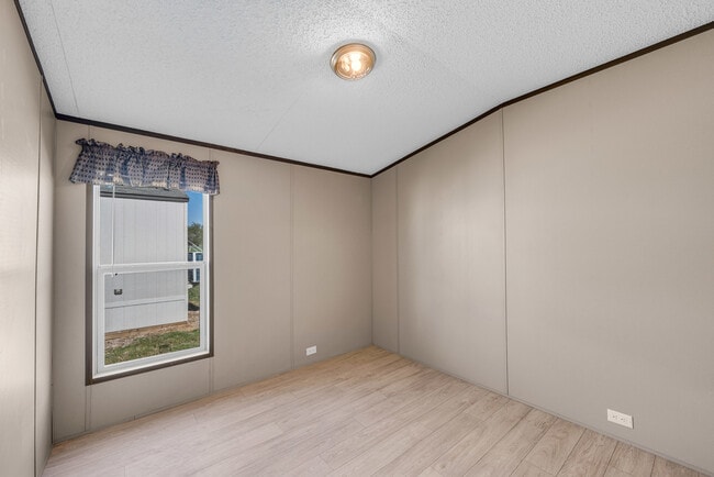 Building Photo - 2301 NW Sheridan Rd