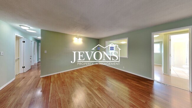 Building Photo - $1,000 Rent Credit if move-in occurs befor...