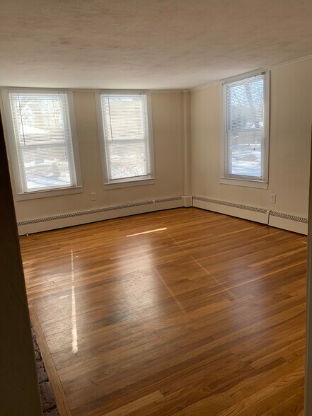 Building Photo - 1490 Farmington Ave