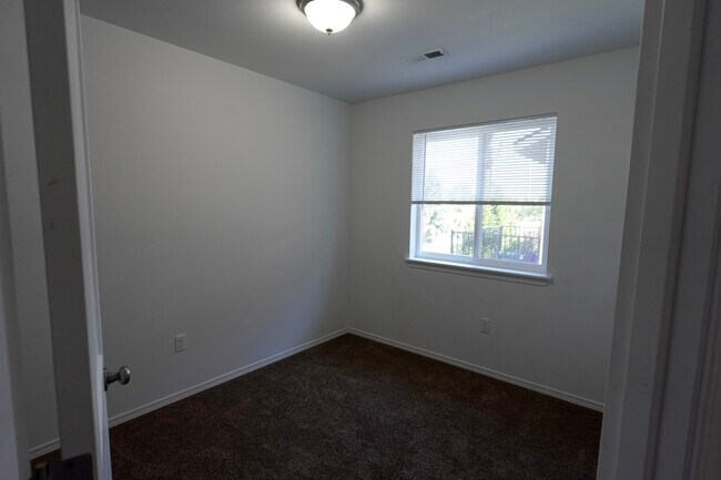 Building Photo - 2829 W Marina Dr