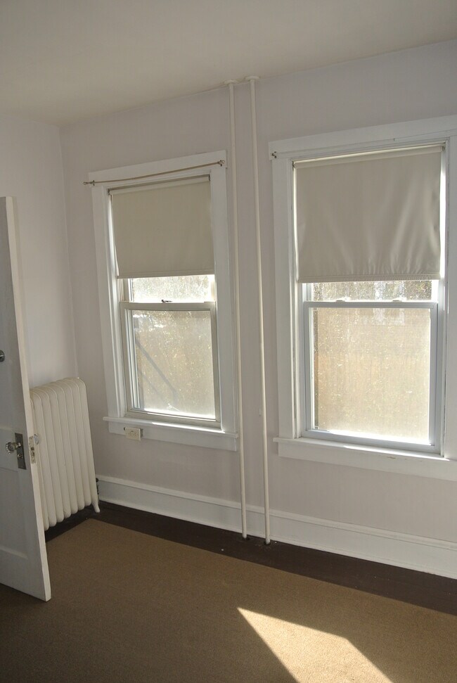 Building Photo - 328 High Street