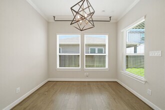Building Photo - 10009 Granary Dr