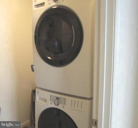 Building Photo - 2525 Eastbourne Dr