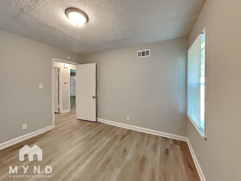 Building Photo - 1587 S Perkins Rd