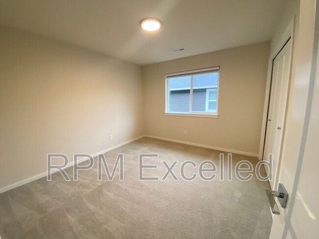 Building Photo - 16208 27th St Ct E