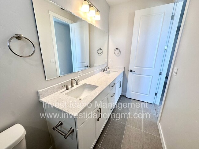 Building Photo - Luxury Gated Townhome in Star – Available Soon! No Shared walls!