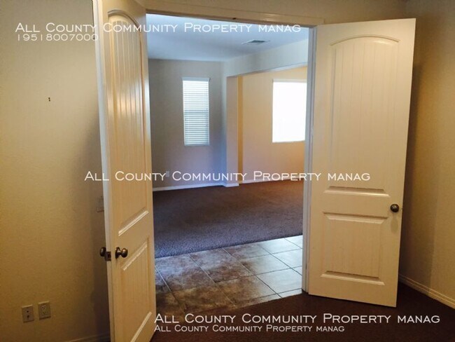 Building Photo - 40298 Hannah Way