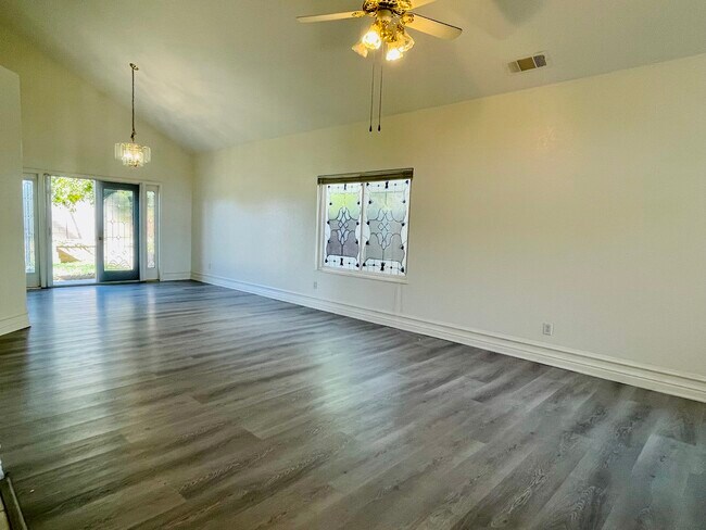 Building Photo - 40095 Festival Rd