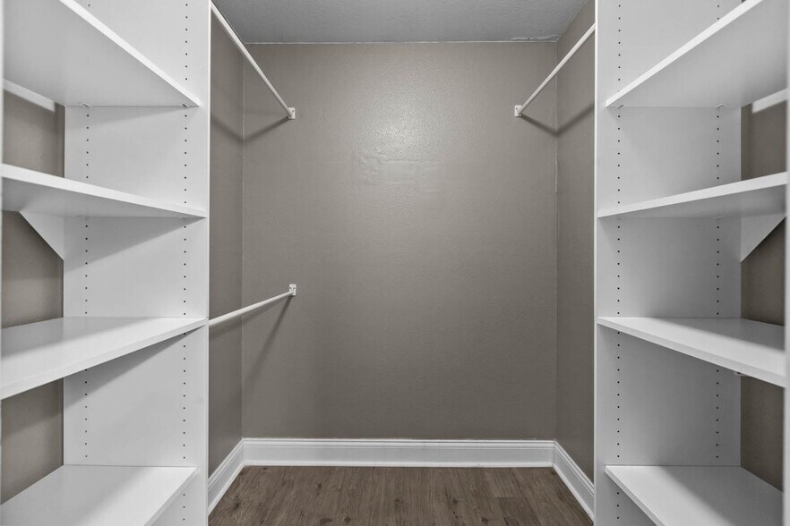 Building Photo - 5116 Canadian Ave