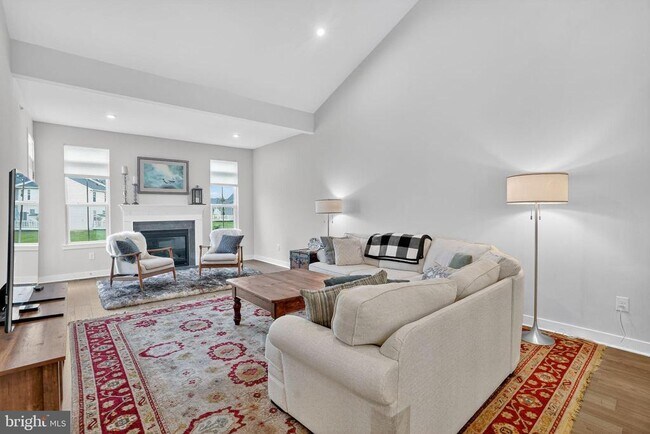 Building Photo - 701 Cascade Way