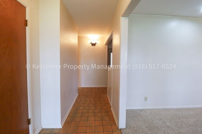 Building Photo - LARGE | 3 Bed | 2 Bath | Midtown Tulsa