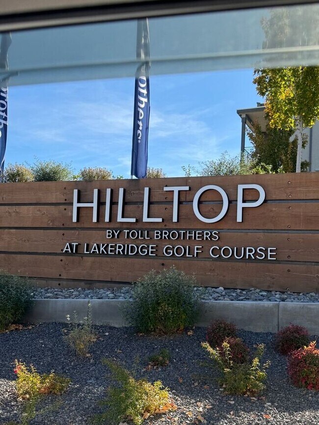 Building Photo - 1521 Golf Club Dr