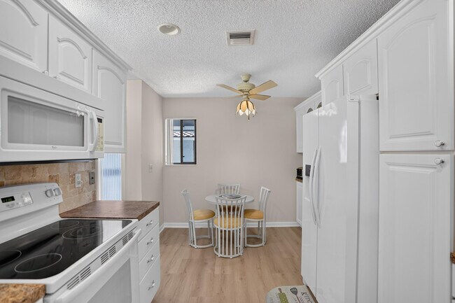 Building Photo - 65 Pelican Pointe Dr