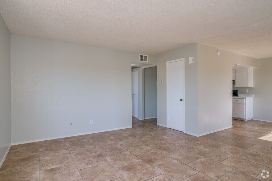 2BR, 1BA - 916SF - Living Room - Woodridge Manor Apartments