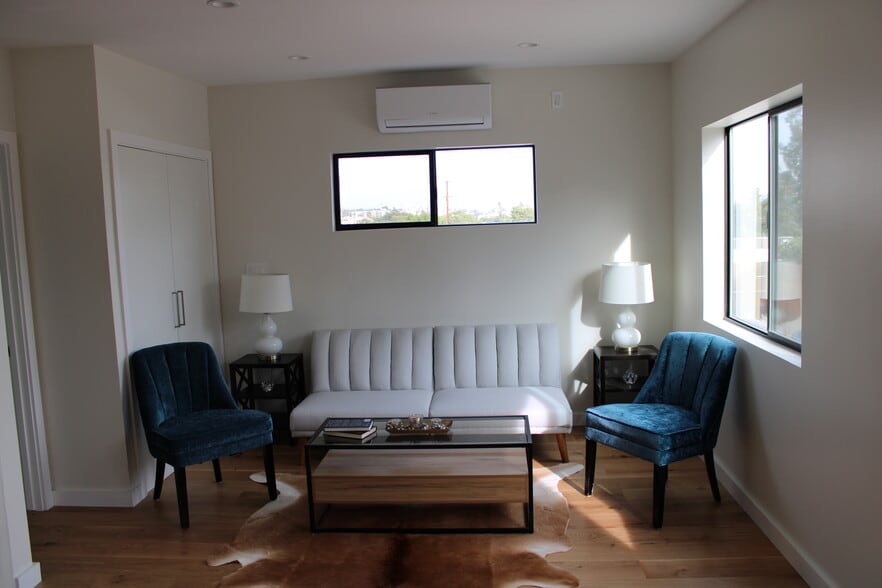 Building Photo - 3529 Greenfield Ave