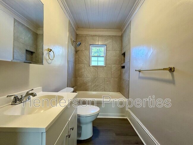 Building Photo - 935 Old Charlotte Rd SW