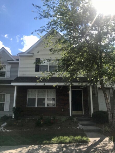 Primary Photo - 10852 Holly Ridge Blvd