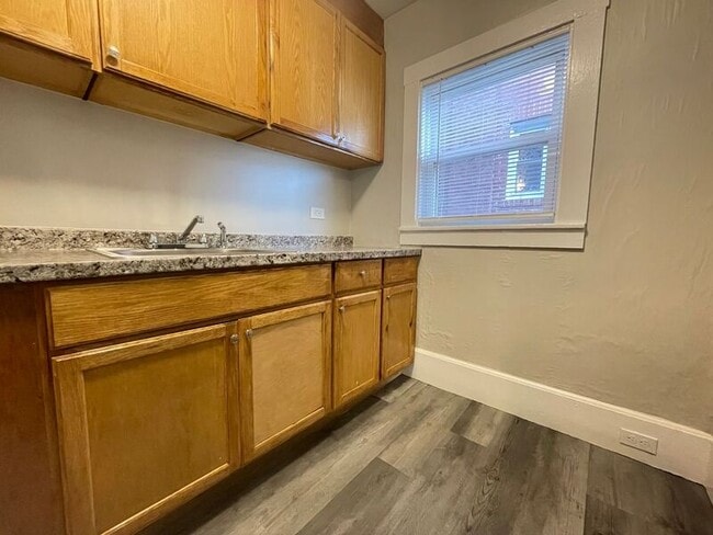 Building Photo - 325 Amherst St