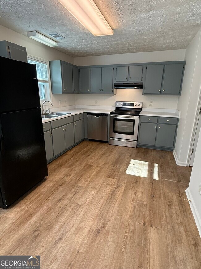 Building Photo - 160 2nd St