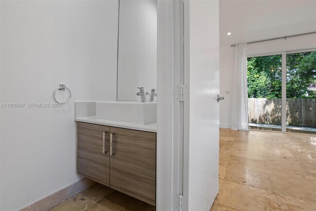 Building Photo - 2784 SW 34th Ave