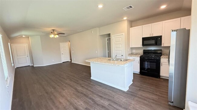 Building Photo - 21703 Meadow Ct