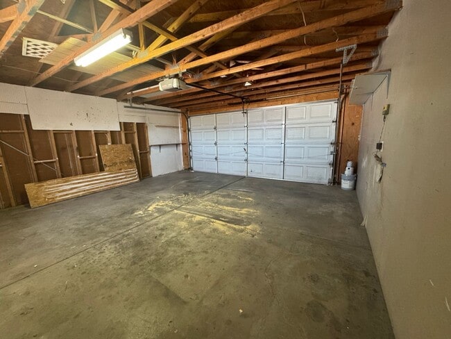 Building Photo - For Rent – 3 Bedroom, 2 Bathroom Home in Sunrise Vistas, Fort Mohave, AZ