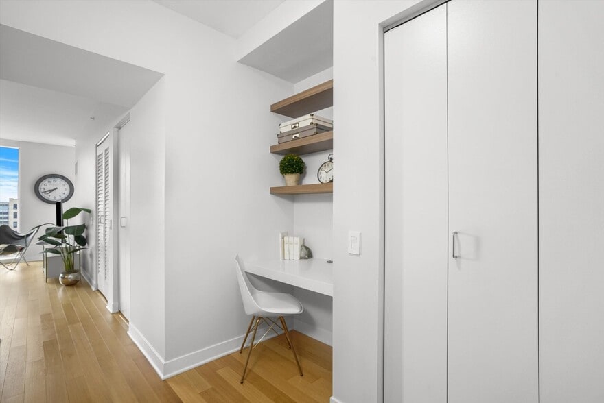 Building Photo - 352 E North Water St