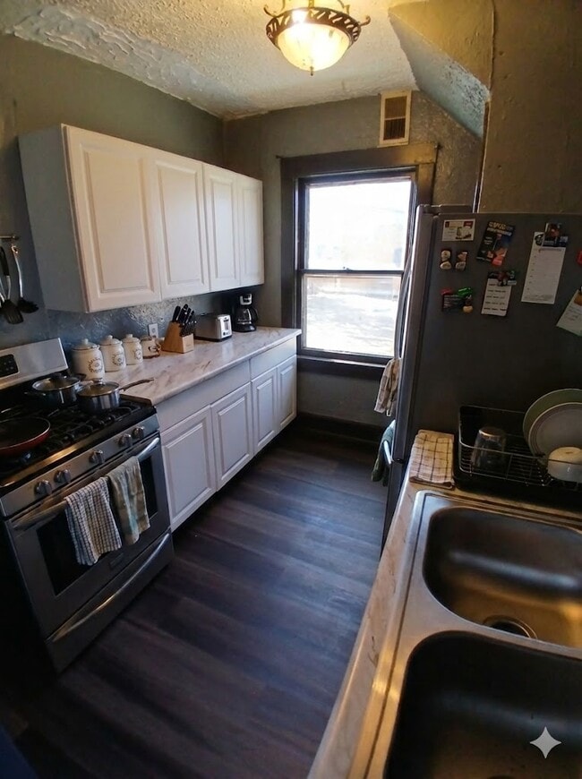 Building Photo - 1610 Post Ave