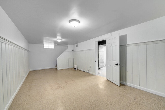 Building Photo - 5927 Hodgman Dr