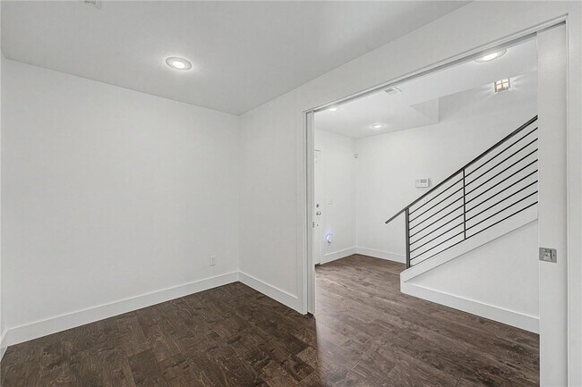 Building Photo - 644 SW B St