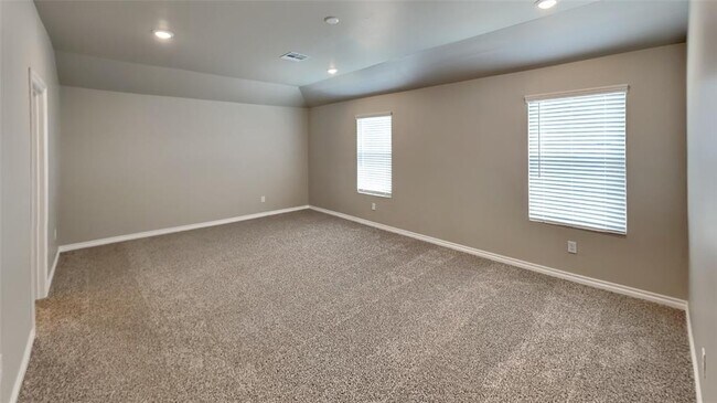 Building Photo - 2740 Dennis Dr