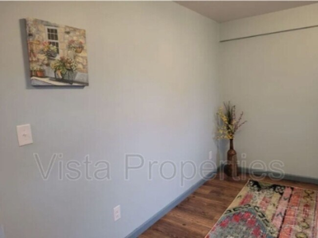 Building Photo - 6503 Elmwood St