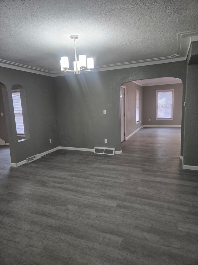 Building Photo - Drouillard