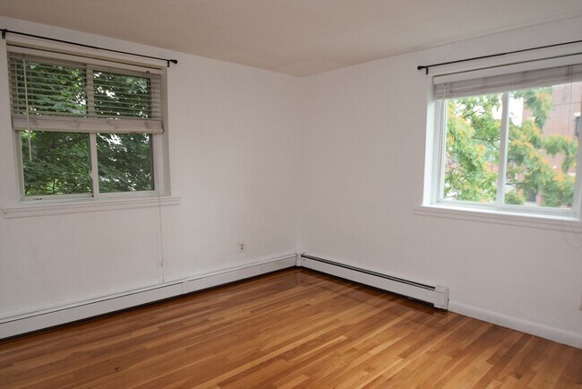 Building Photo - 135 Inman St