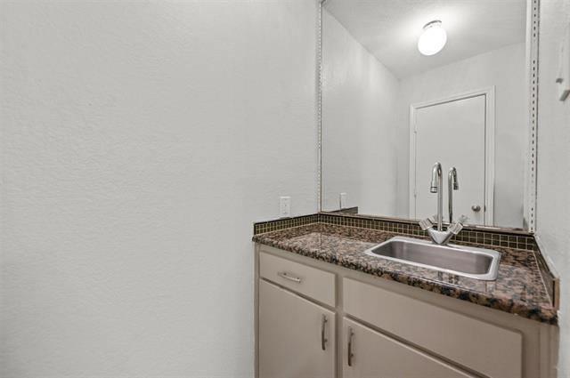 Building Photo - 5126 Collinwood Ave