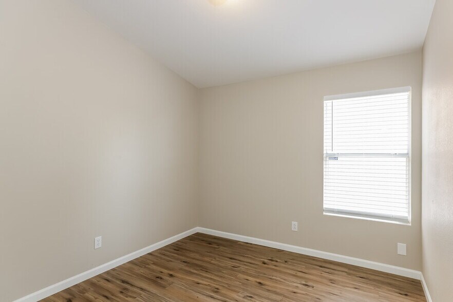 Building Photo - 2044 S Avoca Cir