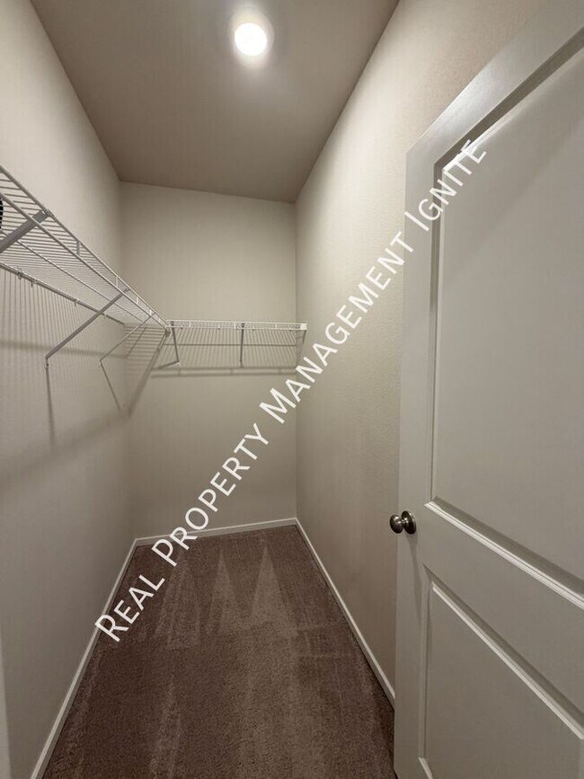 Building Photo - 1430 NW Upas Pl