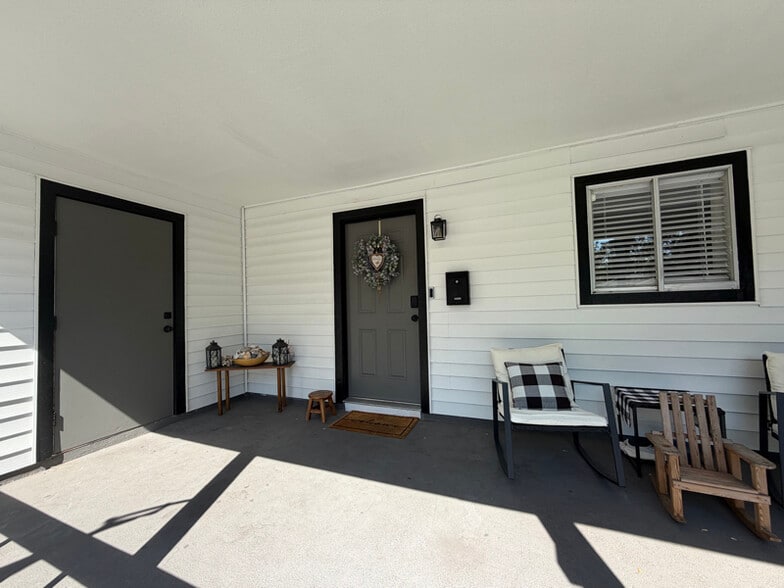 Building Photo - 611 16th Ave S