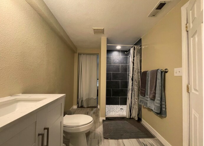 Building Photo - 1510 W Maple Ave