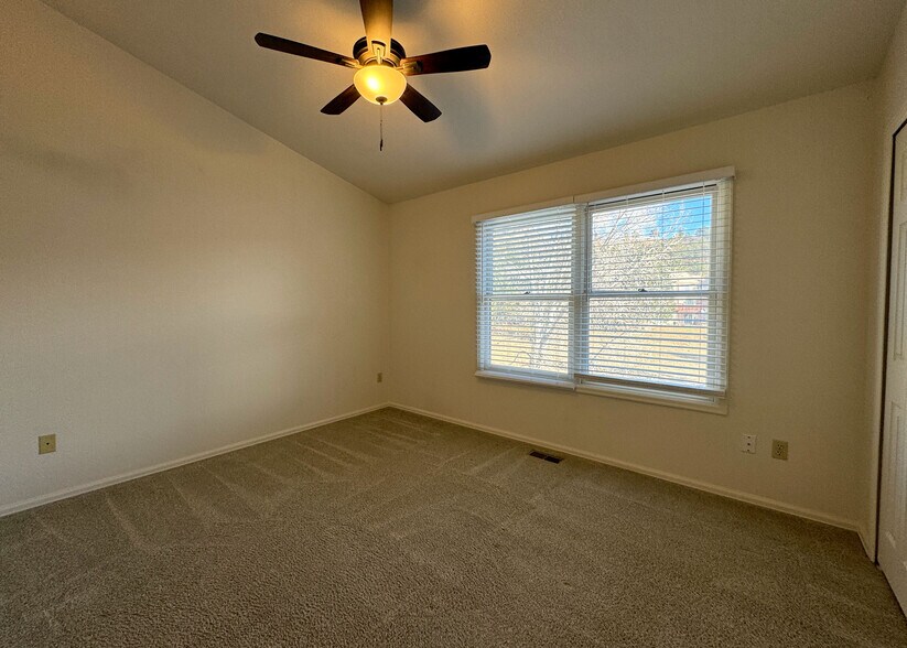 Building Photo - 6913 Yellowpine Dr