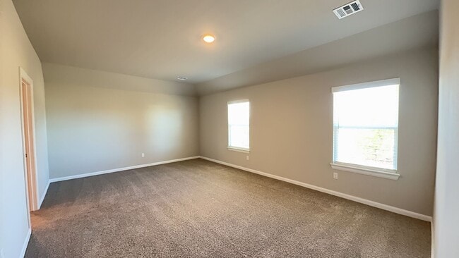 Building Photo - Start your year off right in this beautiful 4bed/2bath new construction home!