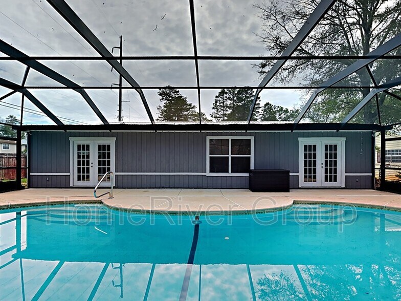 Building Photo - 433 Verb St