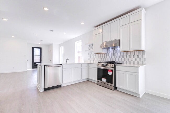 Building Photo - 27410 Sweetwater Bay Dr