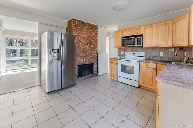 Building Photo - 71 Chimney Ln